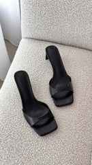 Yadira Heel Black